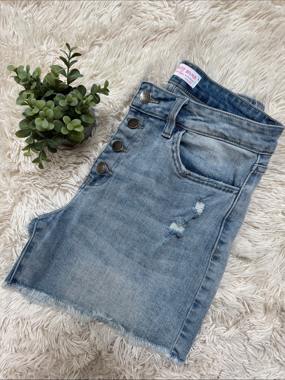 Discount Divas High-Rise Button Fly Jean Shorts 💗 Light Wash - Picture 7 of 11